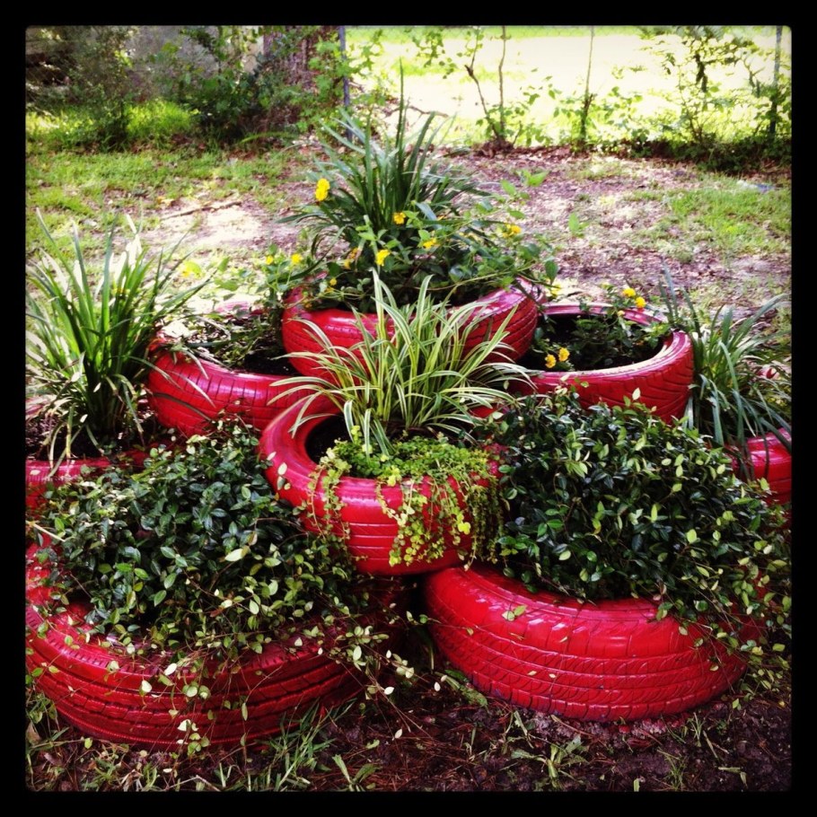 Клумба из шин