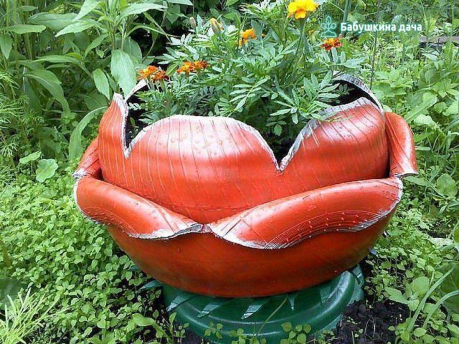 Цветник из покрышек