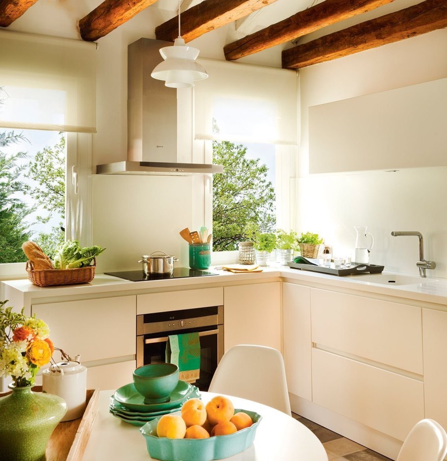 Красивая уютная кухня