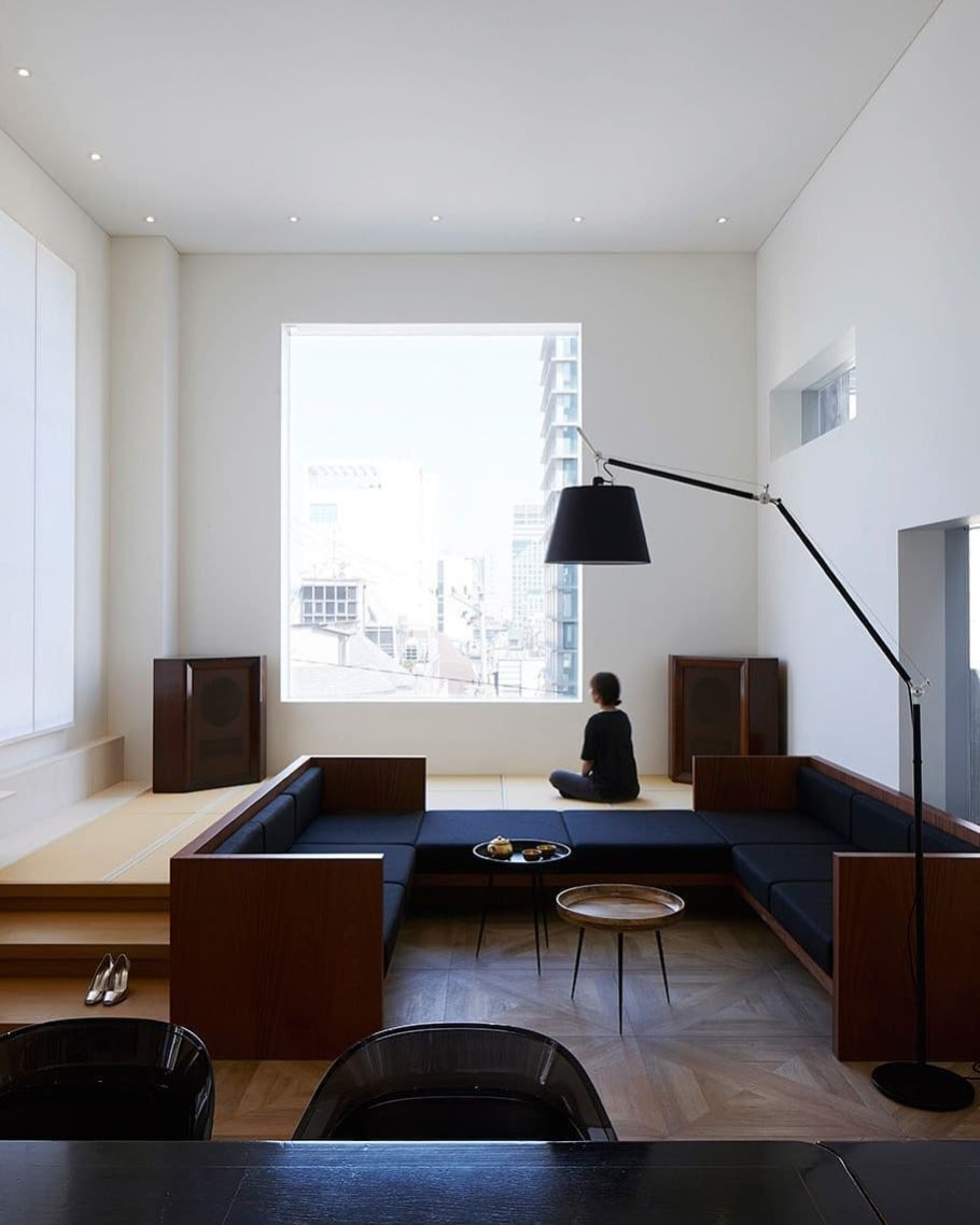 Функционализм в интерьере квартиры синий