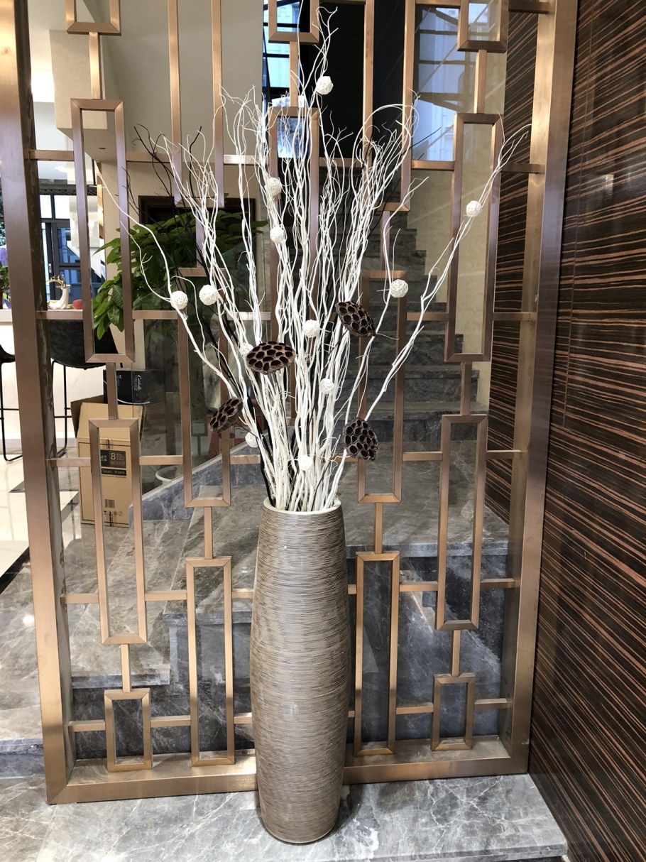 Ветки в напольную вазу