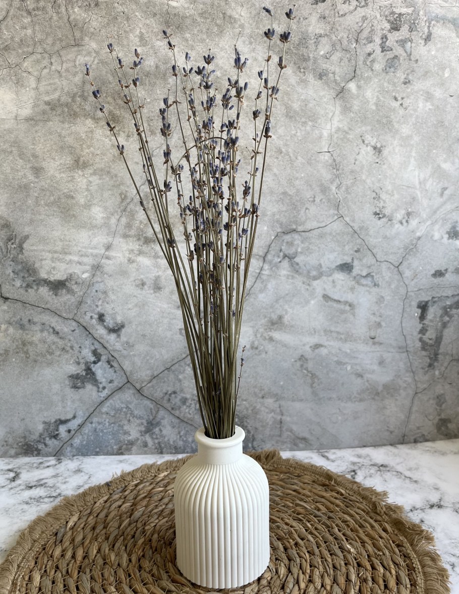 Ваза из белого камня