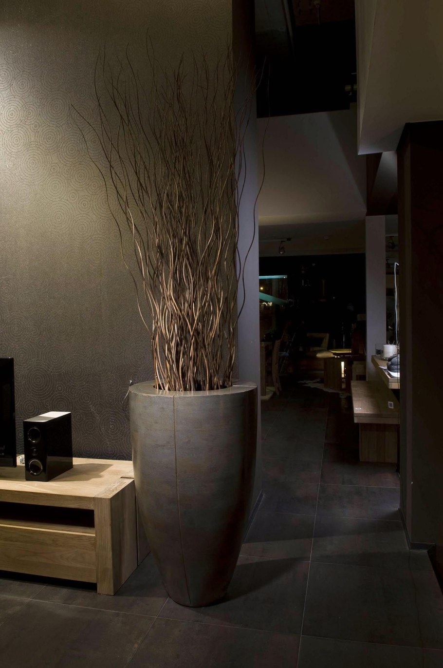 Интерьерные вазы напольные