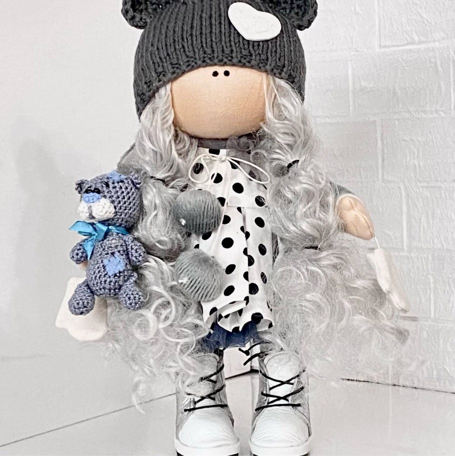 Мягкаякая кукла интерьерная 20 век