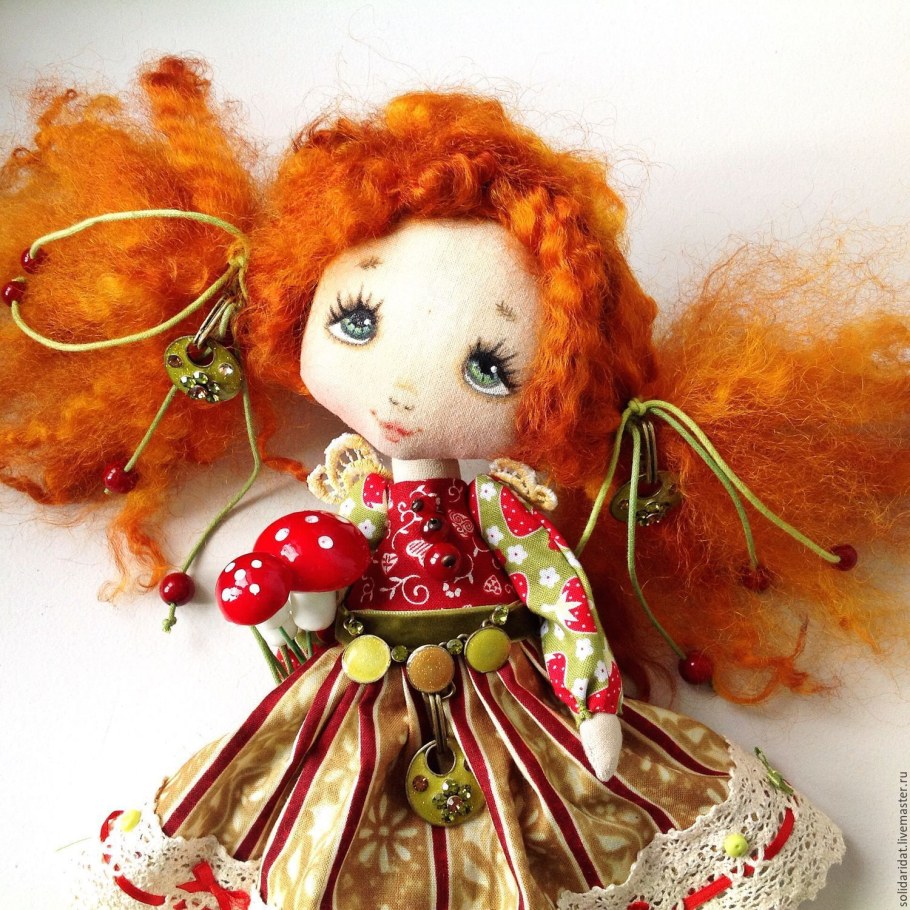 Кукла осень на проволочном каркасе