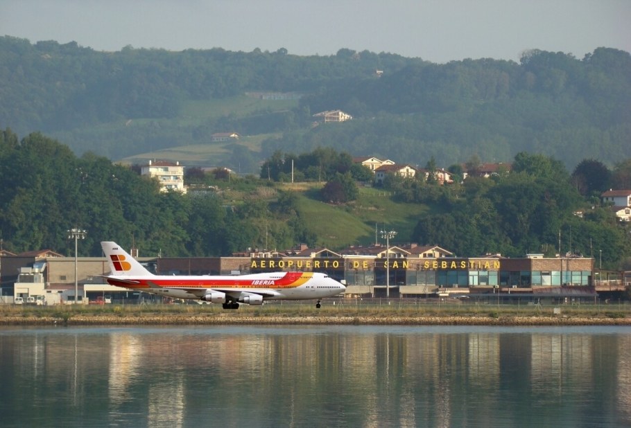Сан Себастьян аэропорт где находится
