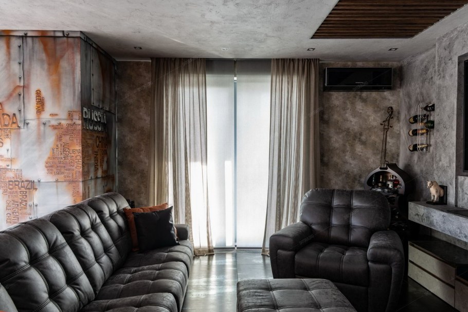 Шторы в стиле лофт в интерьере гостиной