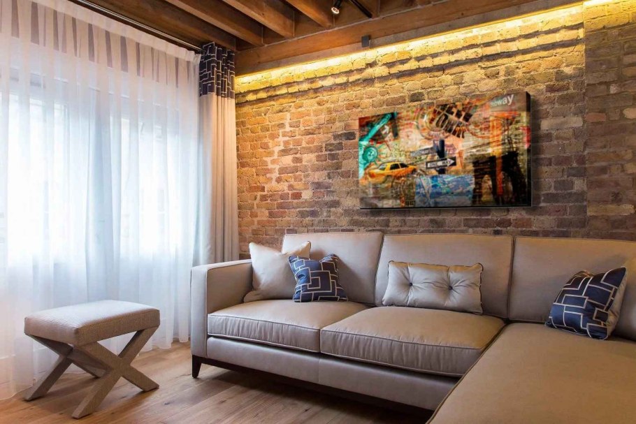 Кирпичная стена в интерьере