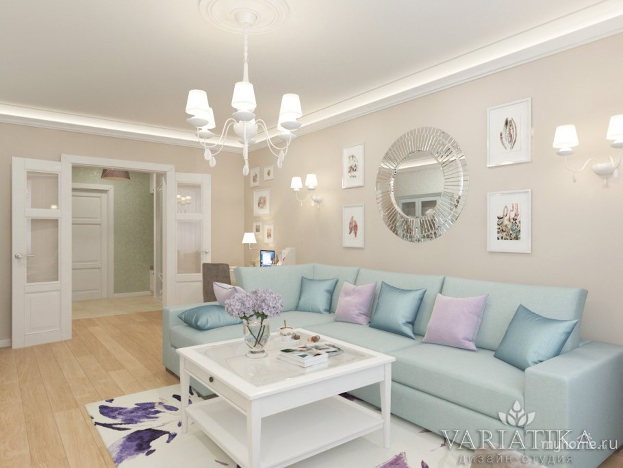 Зеркало над диваном в гостиной