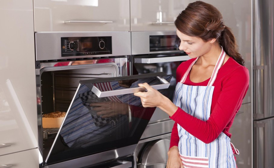 Хозяйка на кухне