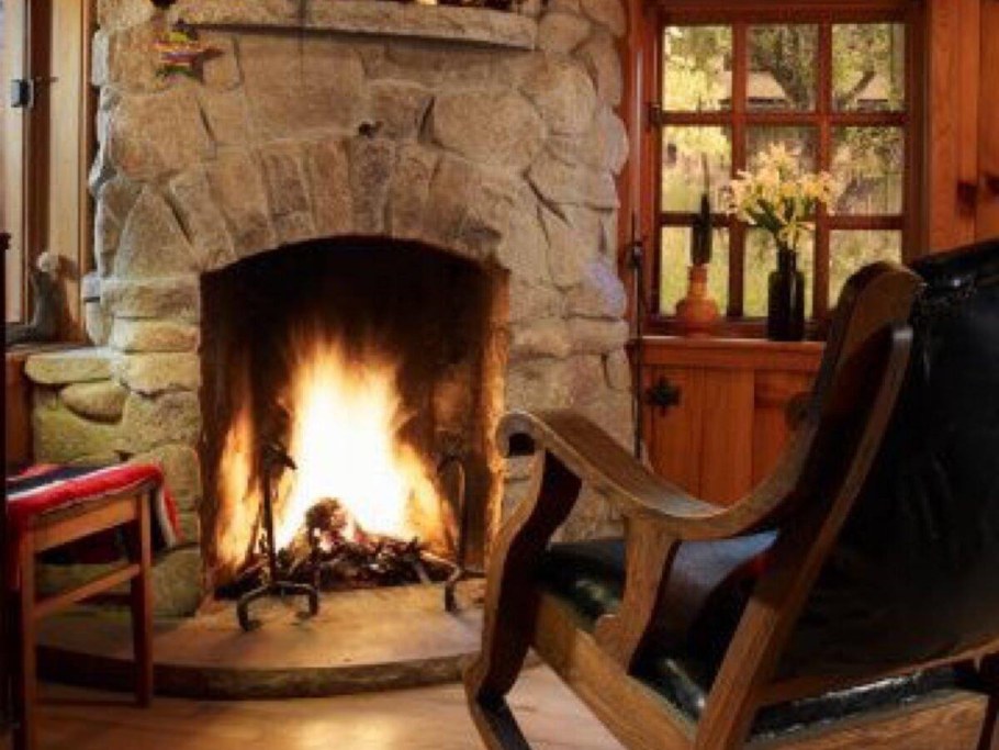 Уютный домик с камином