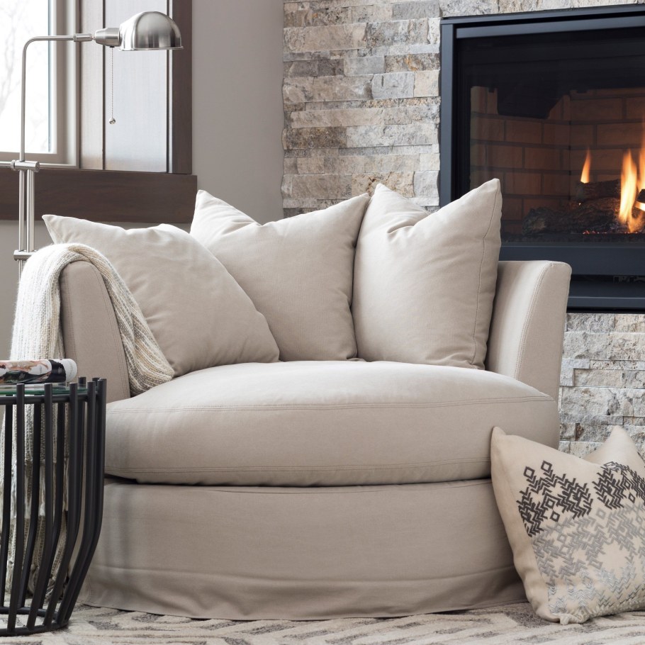 Кресло возле камина