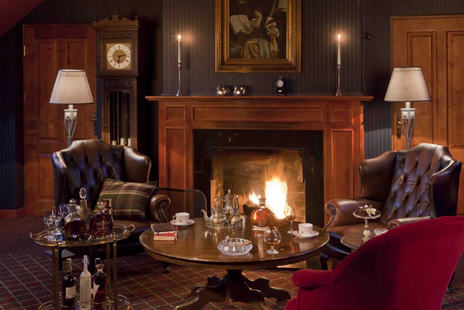 Комната с камином