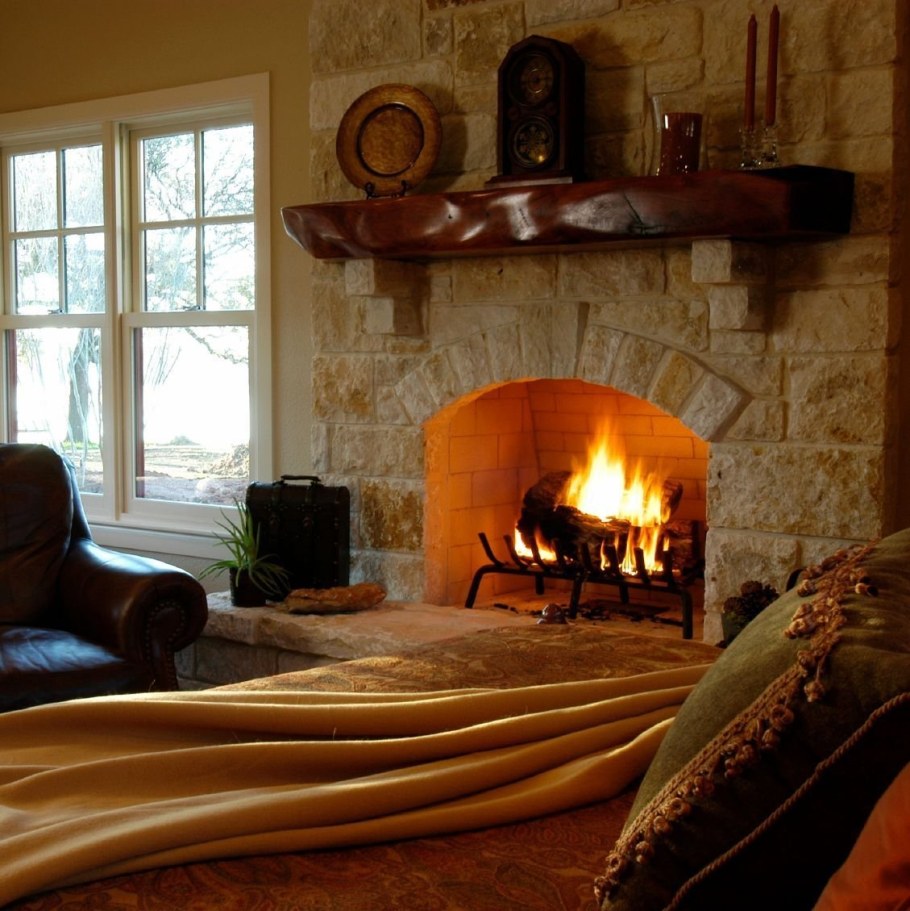 Уютный камин