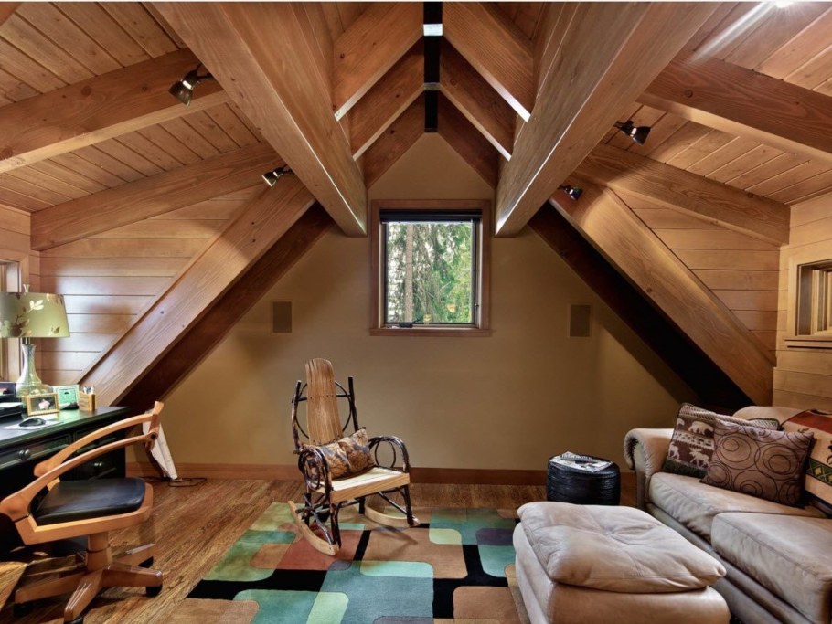 Деревянная мансарда интерьер