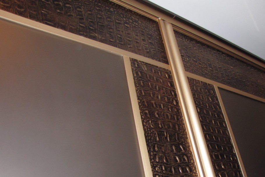 Мебельный фасад в коже