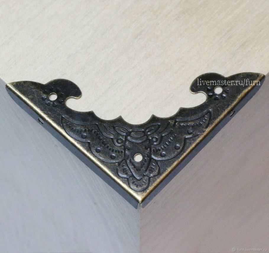 Уголок защитный 40х40х3 арт. У-139 бронза сундука мебельный