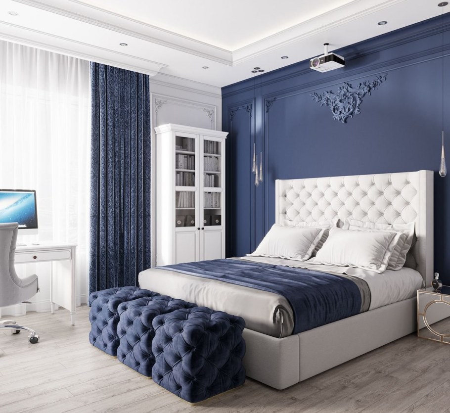 Синяя кровать в спальне