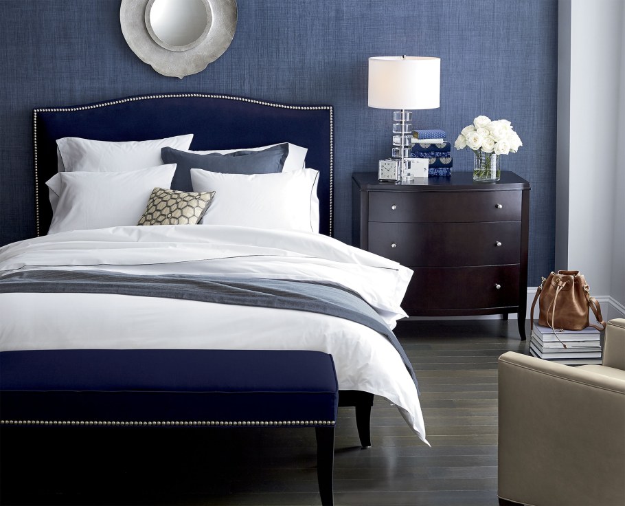 Спальня в сине белых тонах