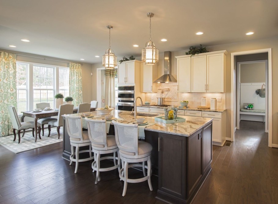 Кухня гостиная с островом