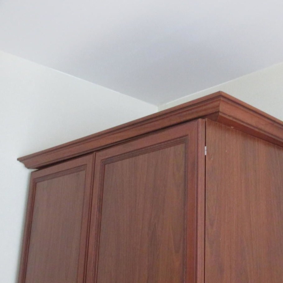 Шкаф купе с карнизом