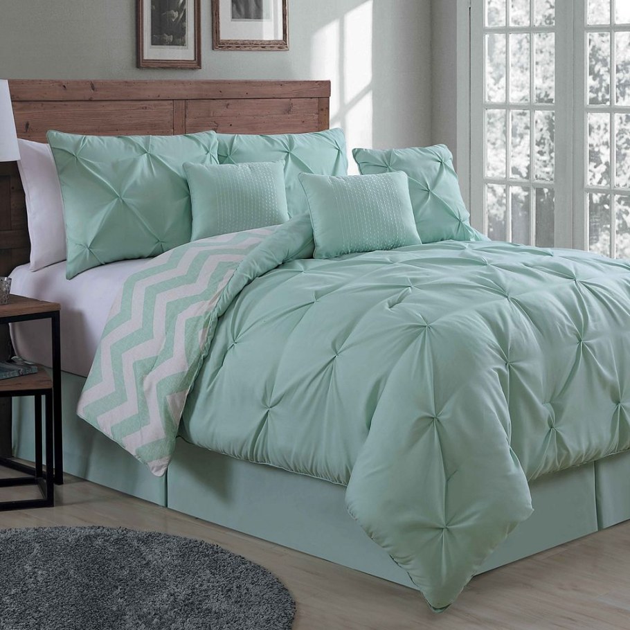 Покрывало мятного цвета