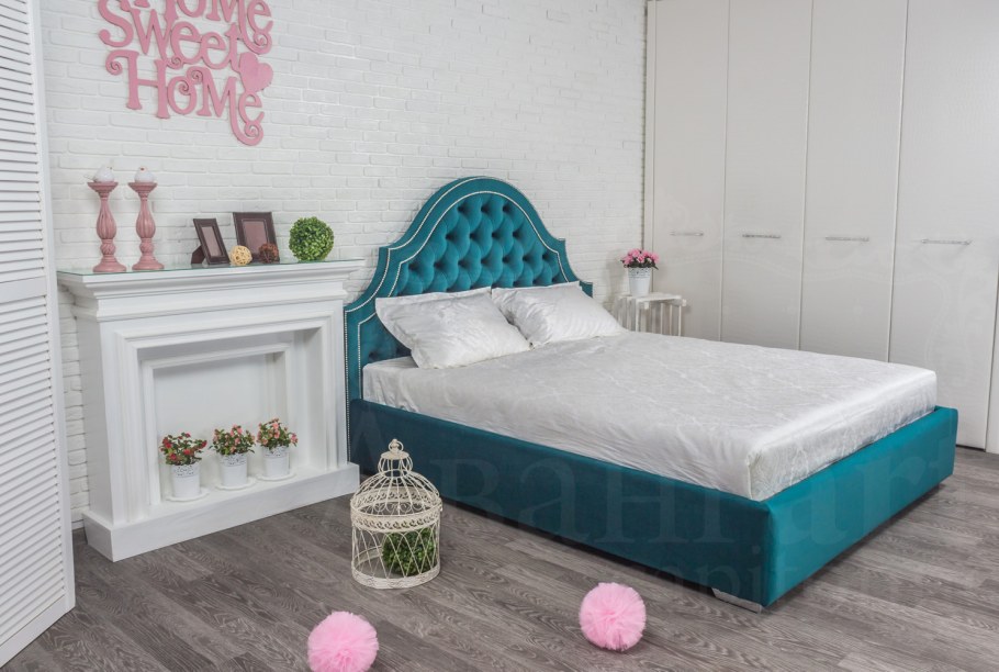 Кровать для девочки с мягким изголовьем