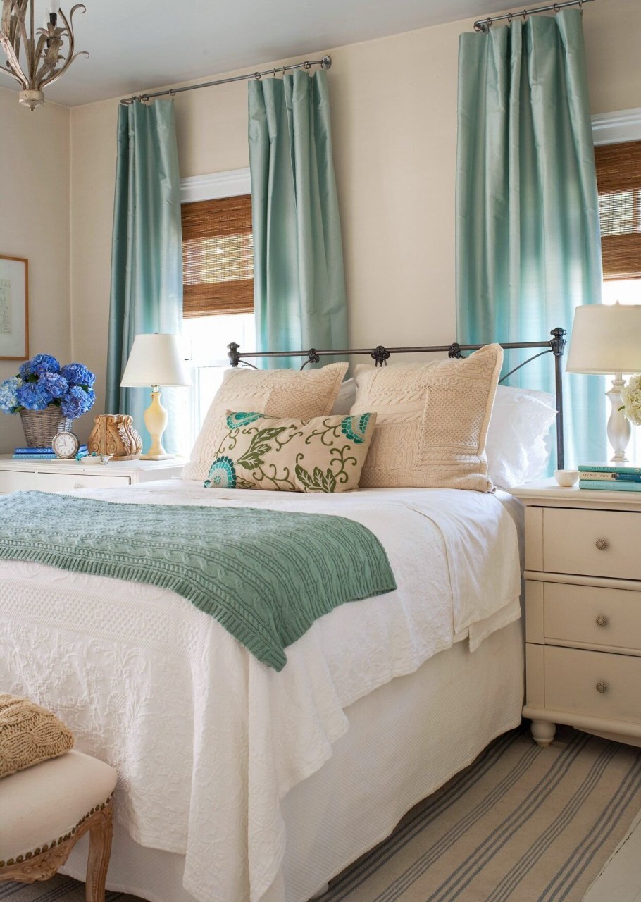 Шторы мятного цвета в интерьере