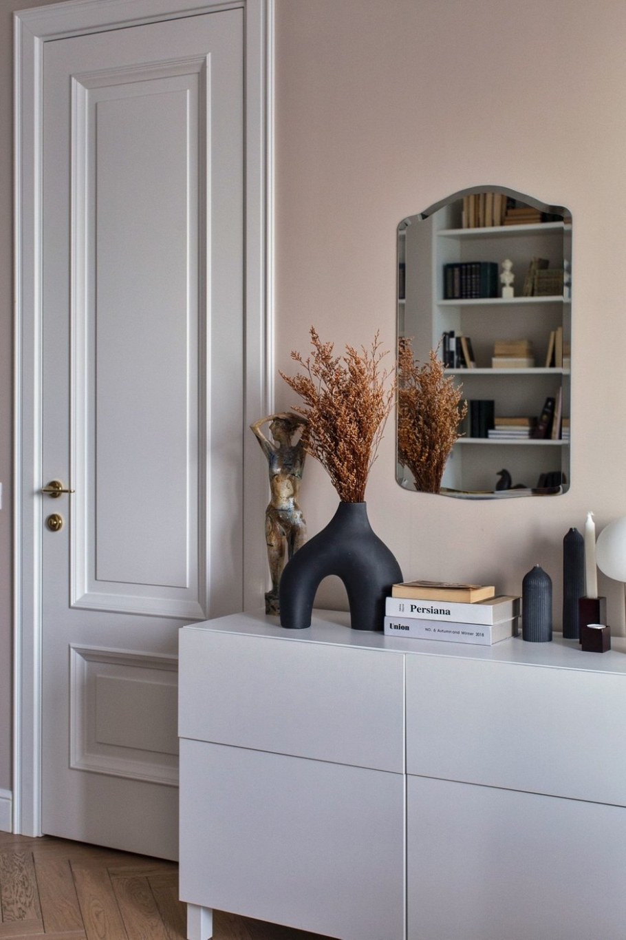 Дизайн в современном стиле с деревом