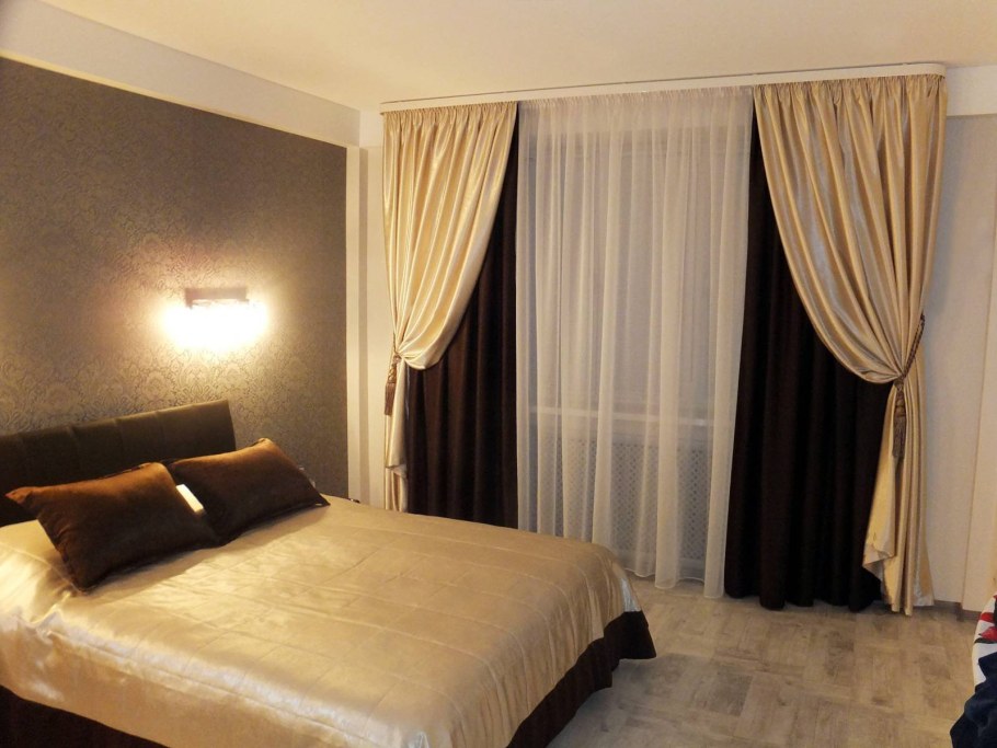 Шторы в интерьере спальни