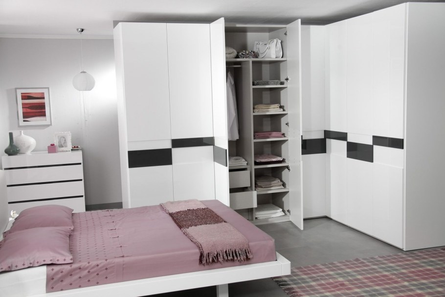 Угловой шкаф в спальню