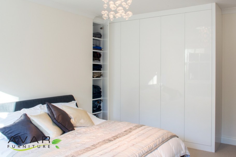 Белый шкаф в спальню