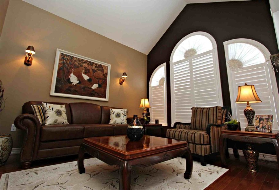 Коричневые стены