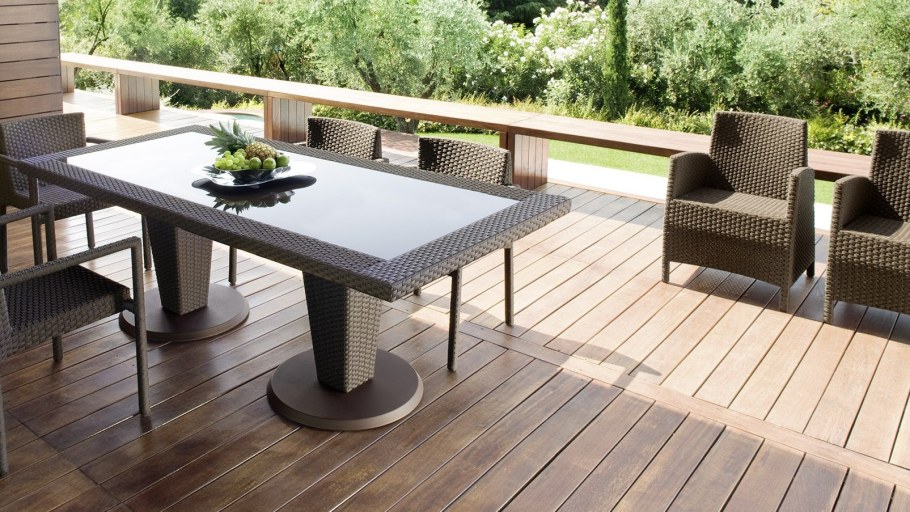 Стол на террасу деревянный