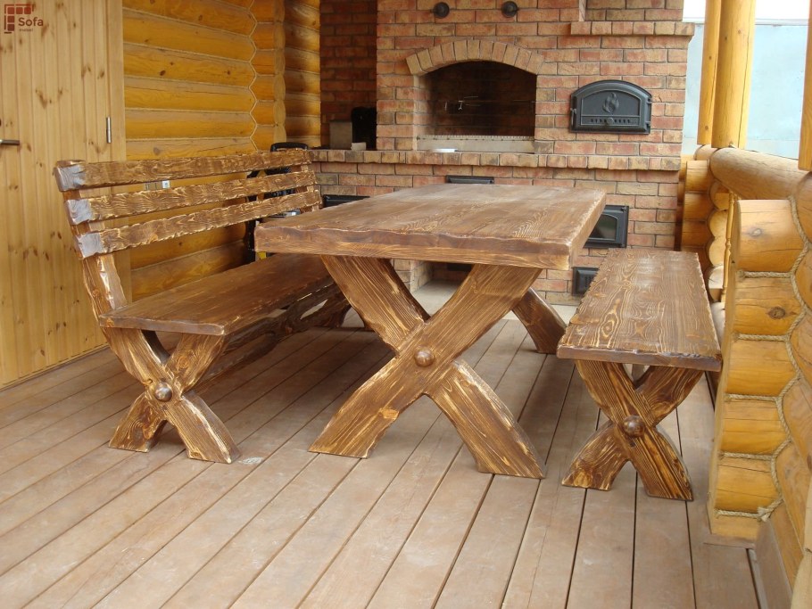 Стол с лавками из дерева