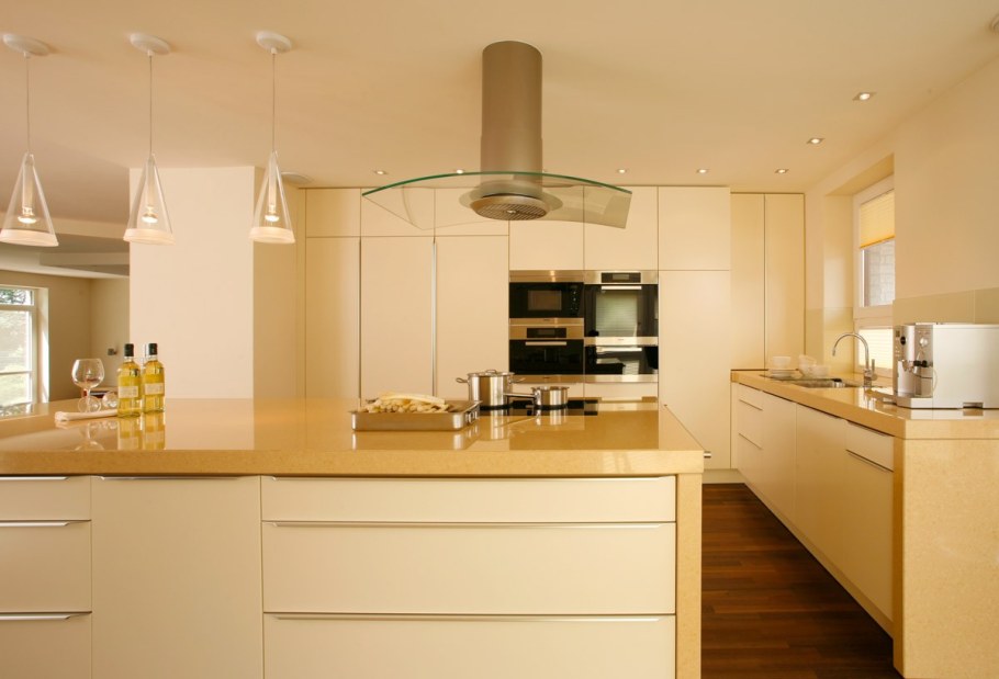 Кремовая кухня