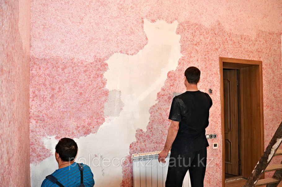 Нанесение жидких обоев на стену