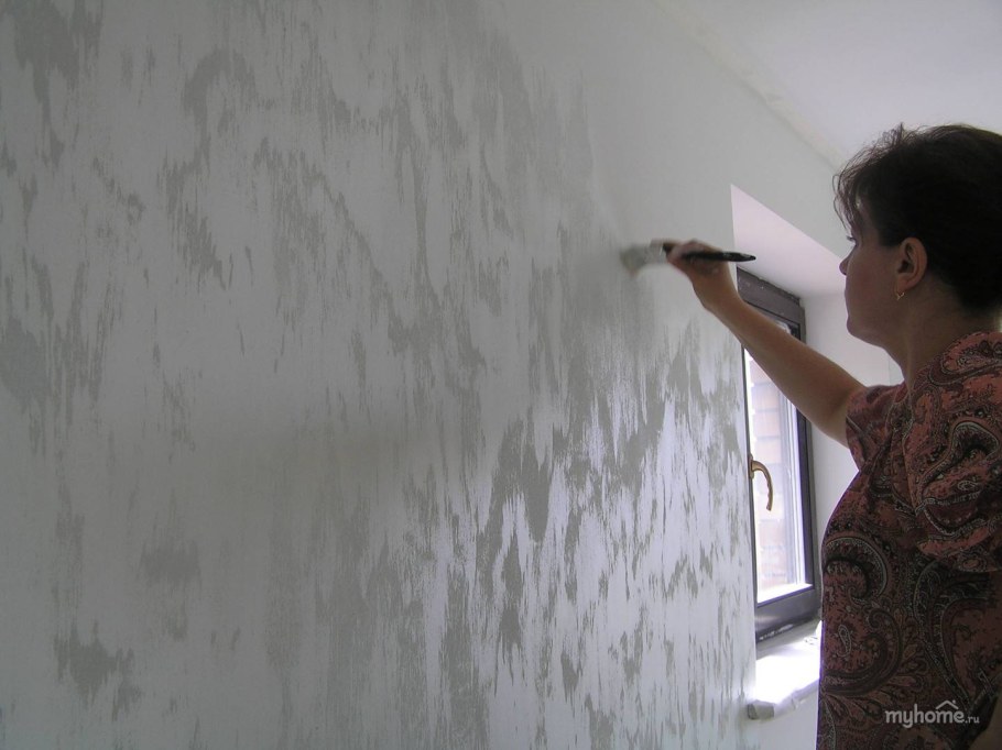 Нанесение шелка на стену