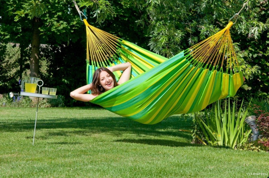 Гамак в саду
