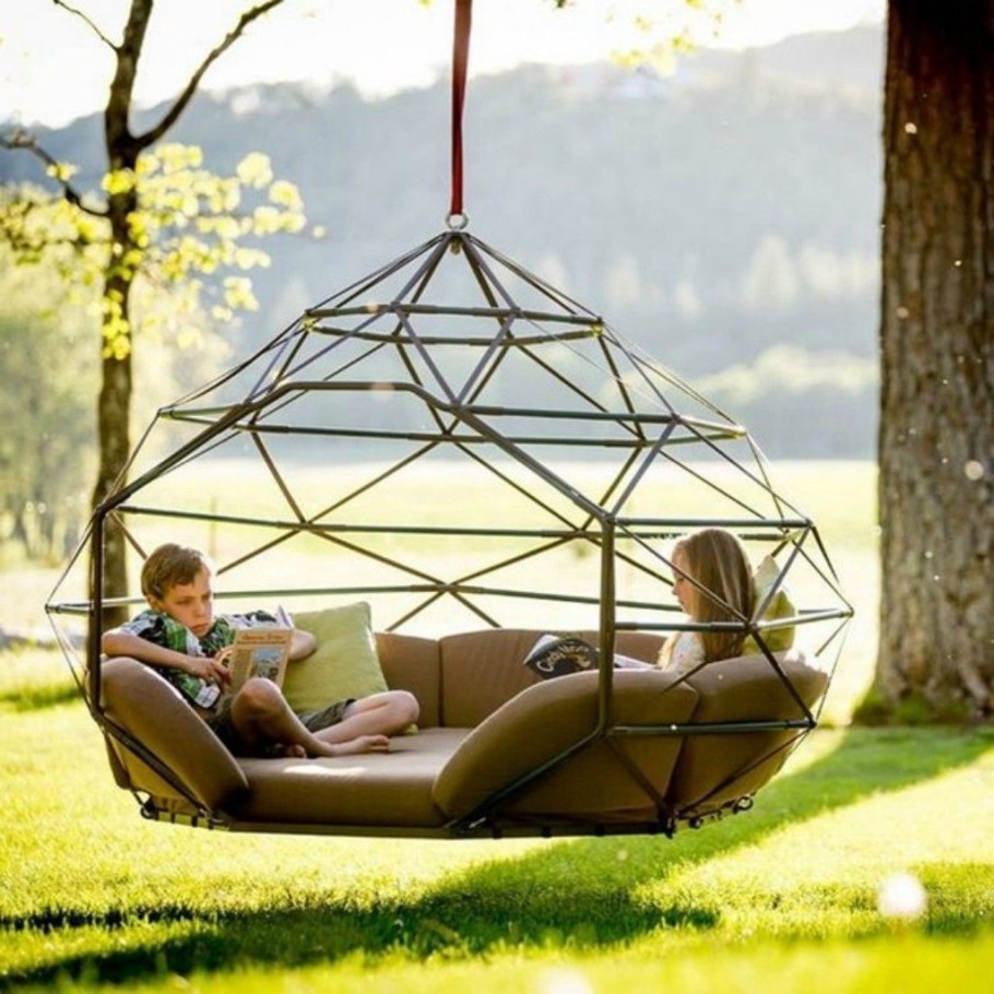 Гамак в саду