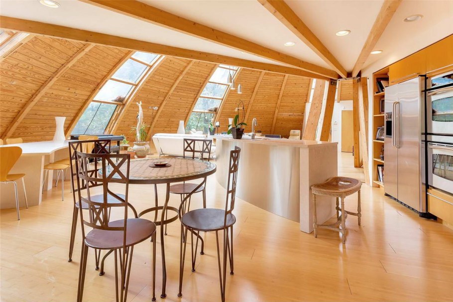 Стратодезический купольный дом интерьер