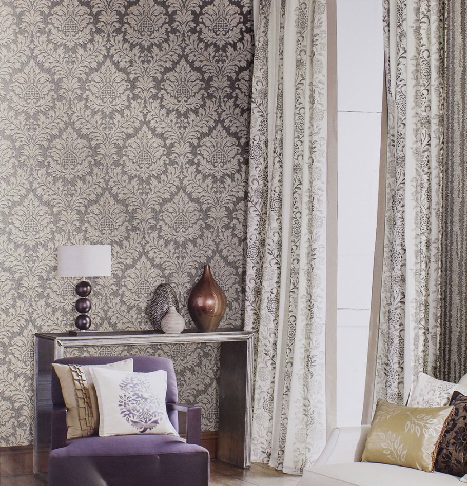 Шторы с вензелями в интерьере