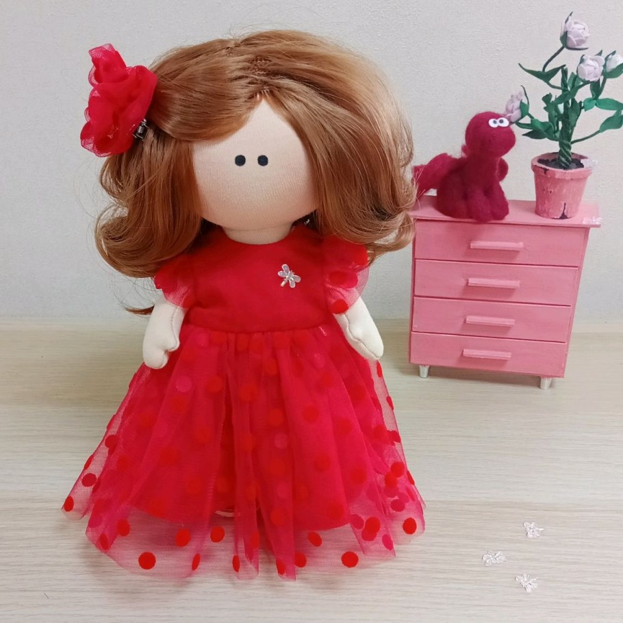 Мия с рыжими волосами кукла