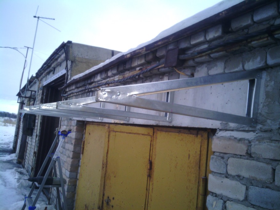 Козырек над воротами гаража