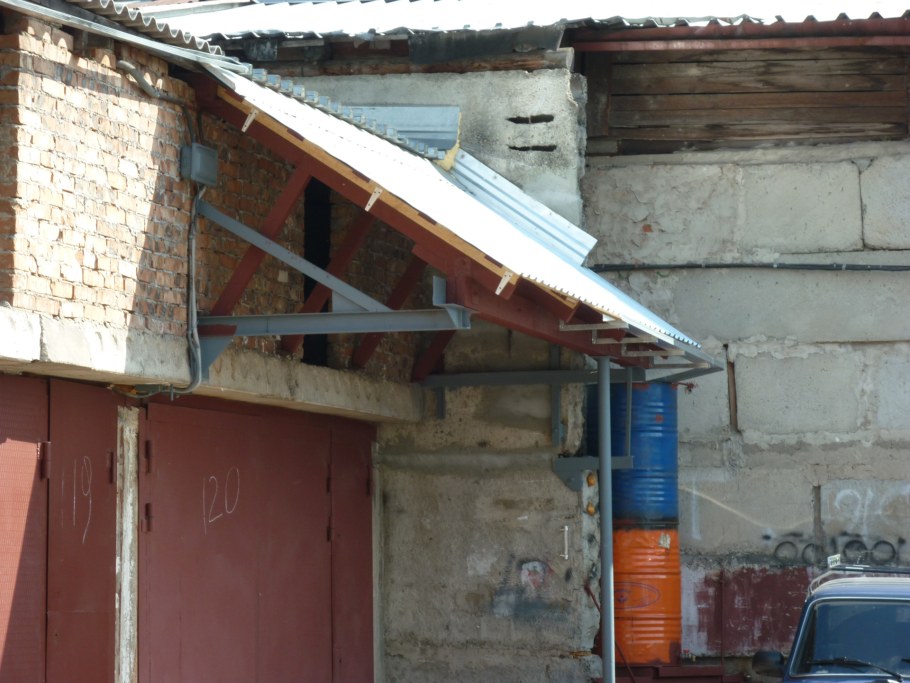Козырек над воротами гаража