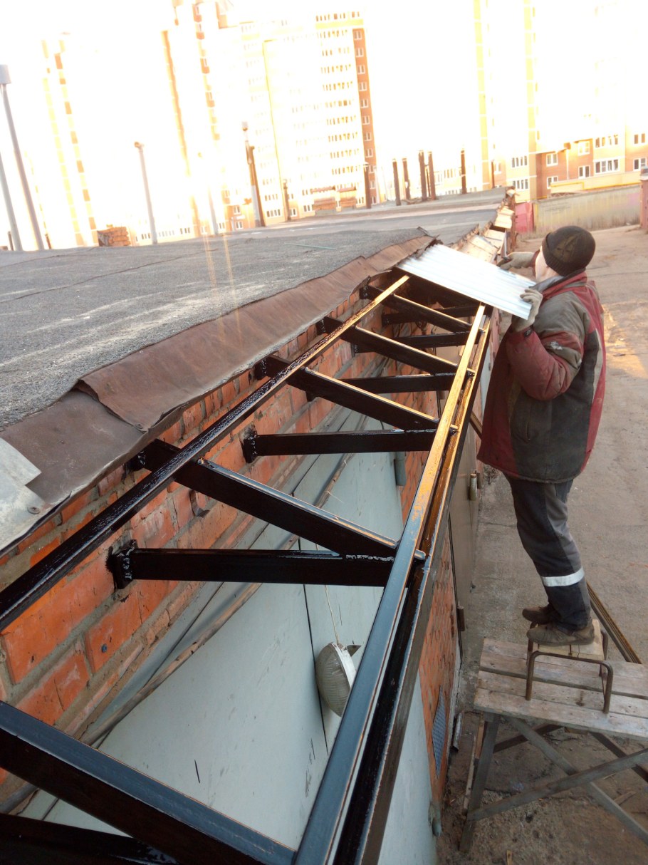 Козырек над гаражными воротами