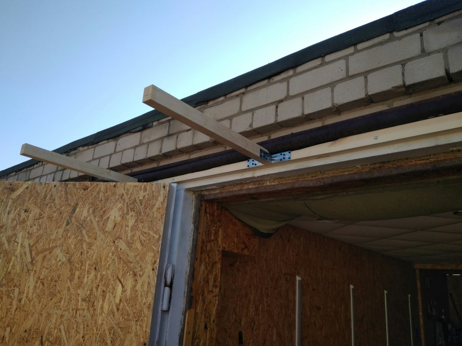 Навес над воротами гаража