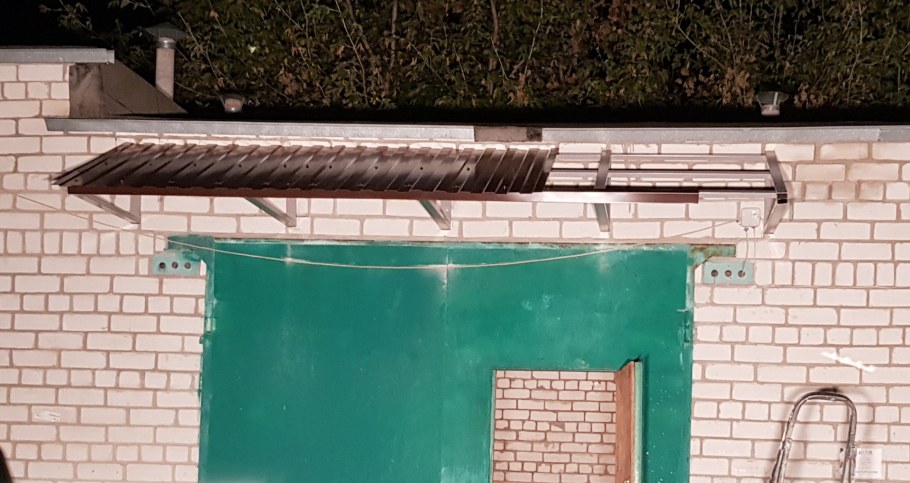 Навес на ворота гаража