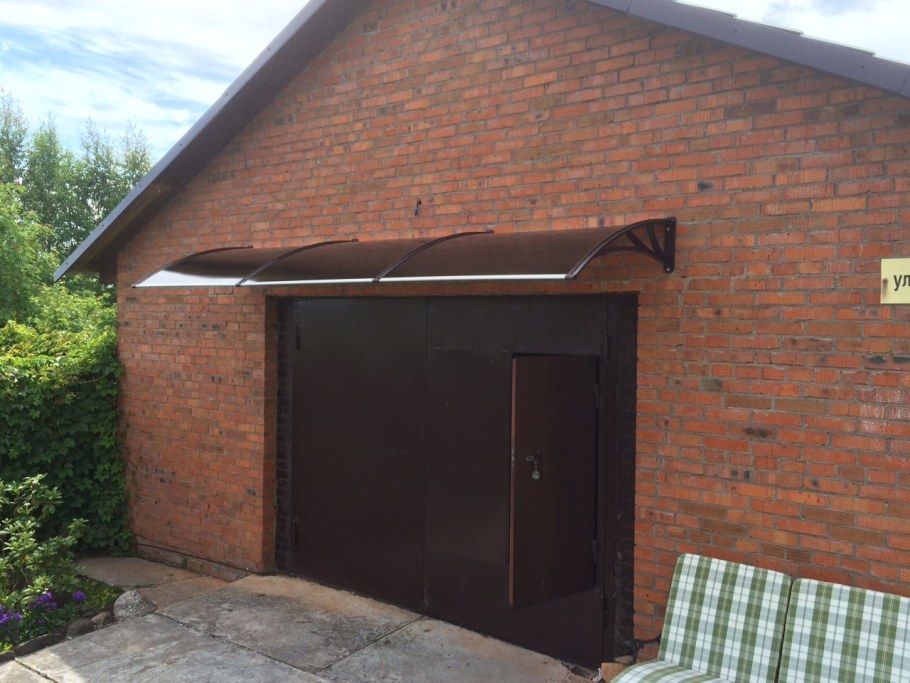 Козырек над воротами гаража