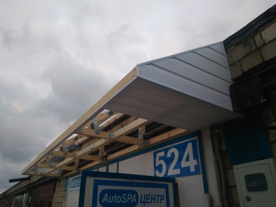 Навес над воротами гаража